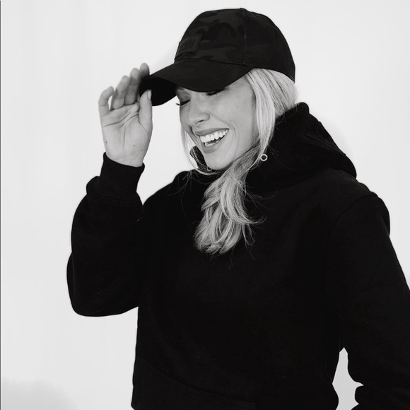 Meet your Posher, Lauren - Picture 1 of 3